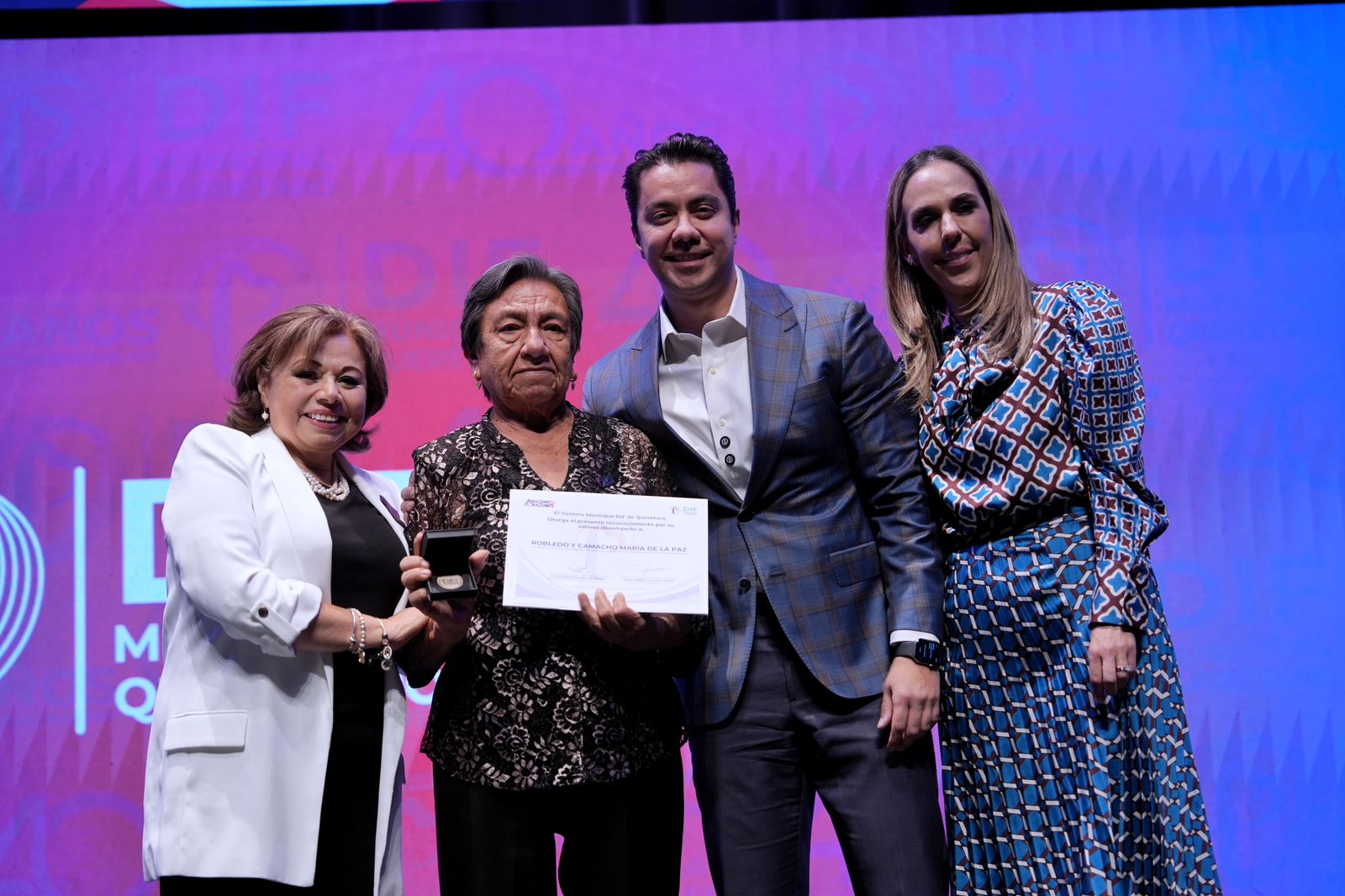 Imagen de Reconoce Felifer Macías 40 años del DIF como pilar para fortalecer a las familias queretanas 5