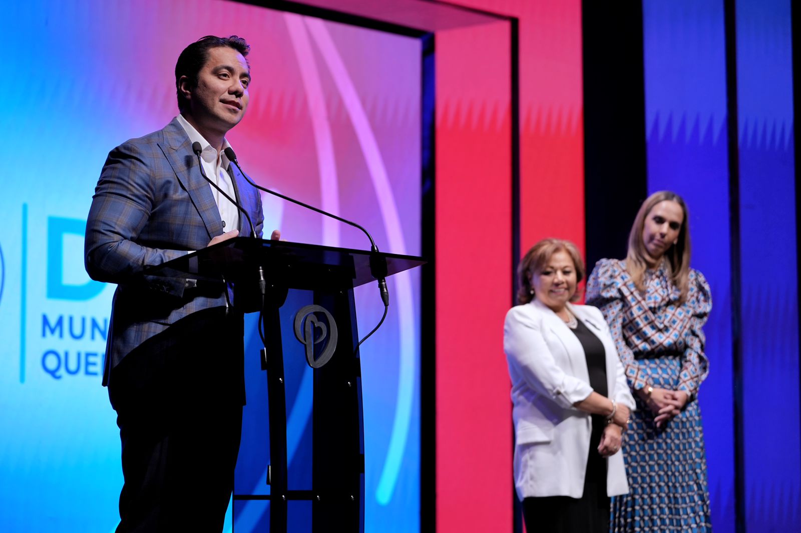 Imagen de Reconoce Felifer Macías 40 años del DIF como pilar para fortalecer a las familias queretanas 6