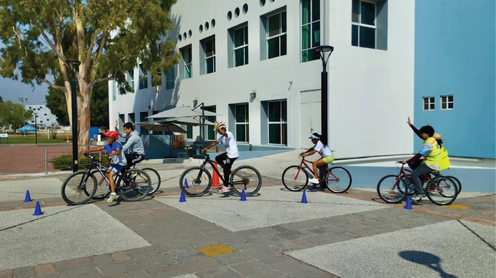 WhatsApp Image 2026-03-26 at 10.50.12 AM Imagen de Impulsa Felifer Macías la cultura de la movilidad 9