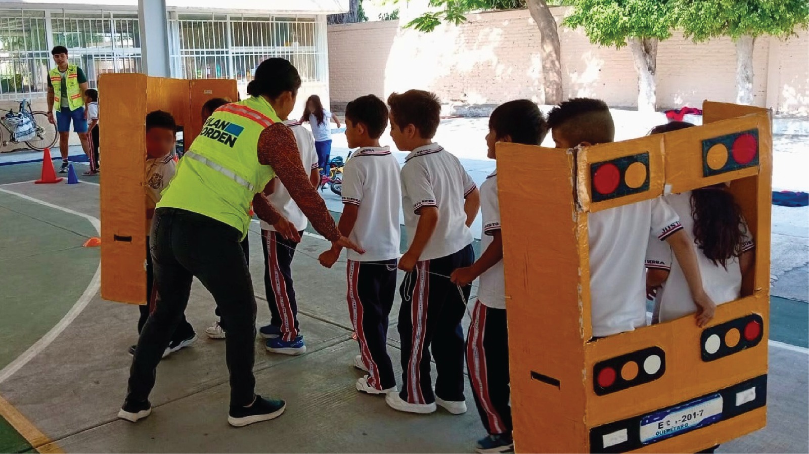 WhatsApp Image 2026-03-26 at 10.50.13 AM (2) Imagen de Impulsa Felifer Macías la cultura de la movilidad 7