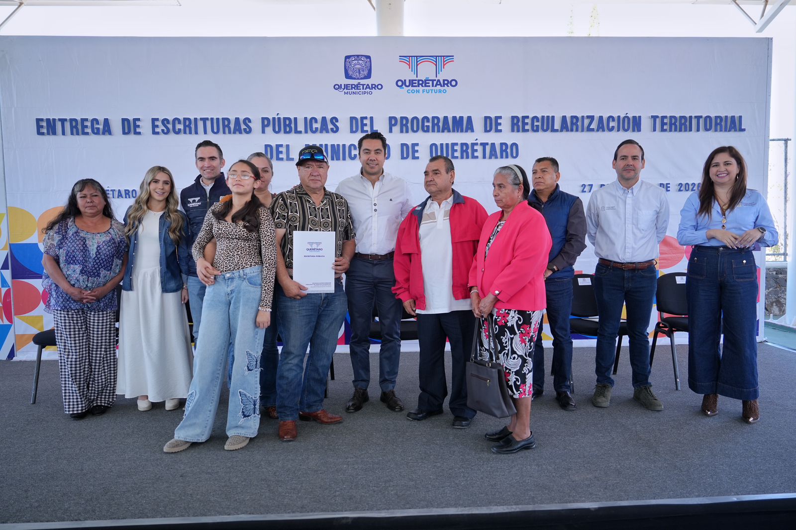 Imagen de Fortalece Felifer Macías la certeza jurídica a familias queretanas con la entrega de escrituras públicas 20