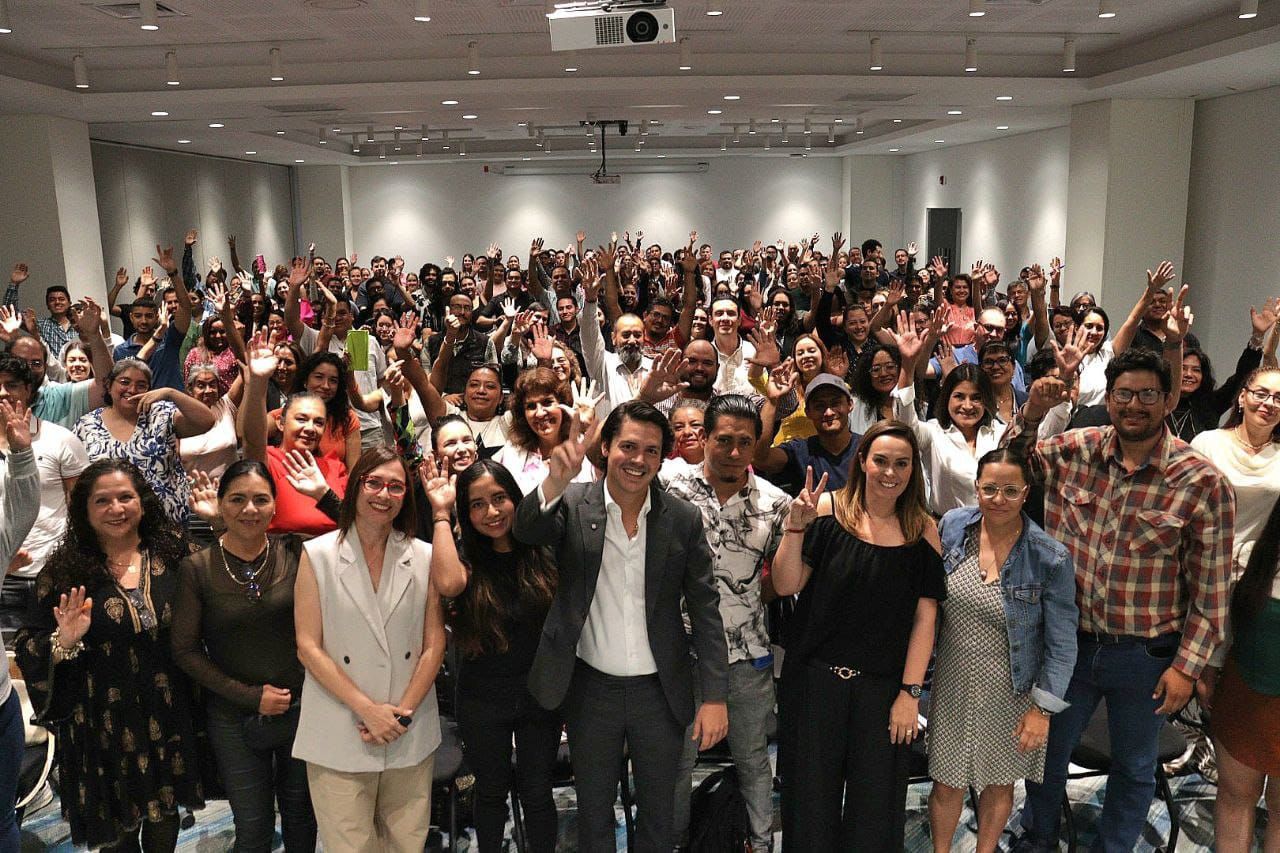 Imagen de Fortalece Felifer Macías el emprendimiento con la cuarta generación de BLOQUERS 11