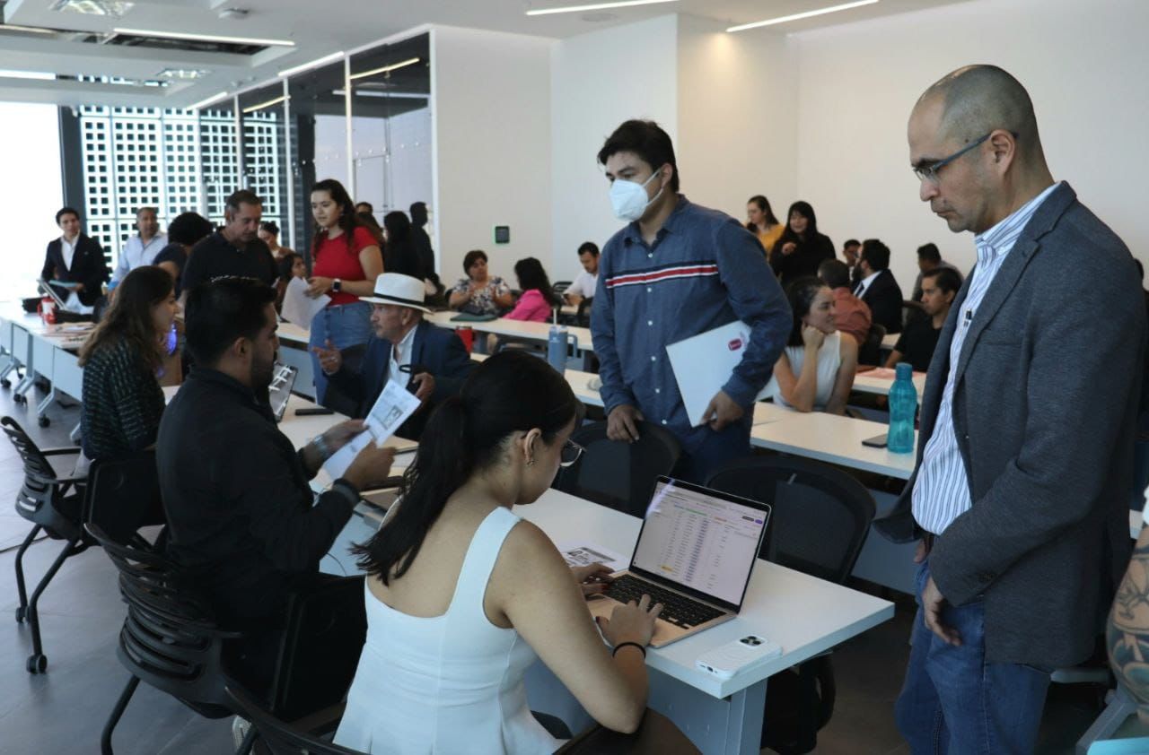 Imagen de Fortalece Felifer Macías el emprendimiento con la cuarta generación de BLOQUERS 9