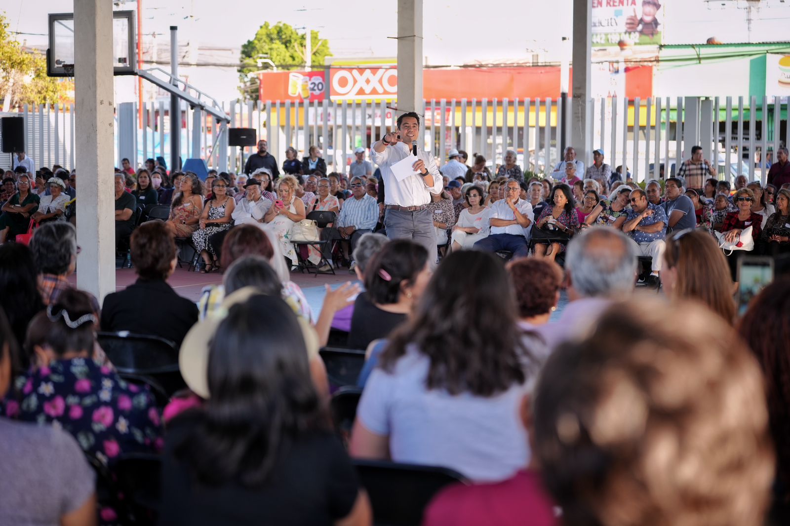 Imagen de Reconoce Felifer Macías a adultos mayores por su contribución a la sociedad queretana 3