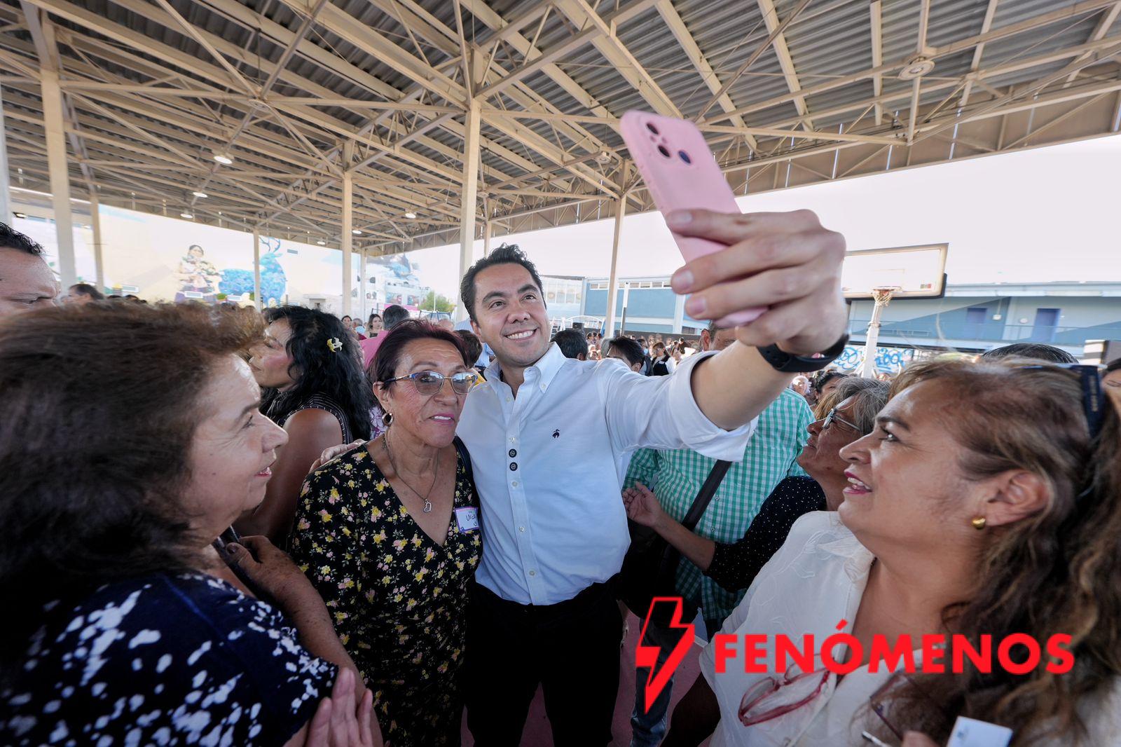 Reconoce Felifer Macías a adultos mayores por su contribución a la sociedad queretana