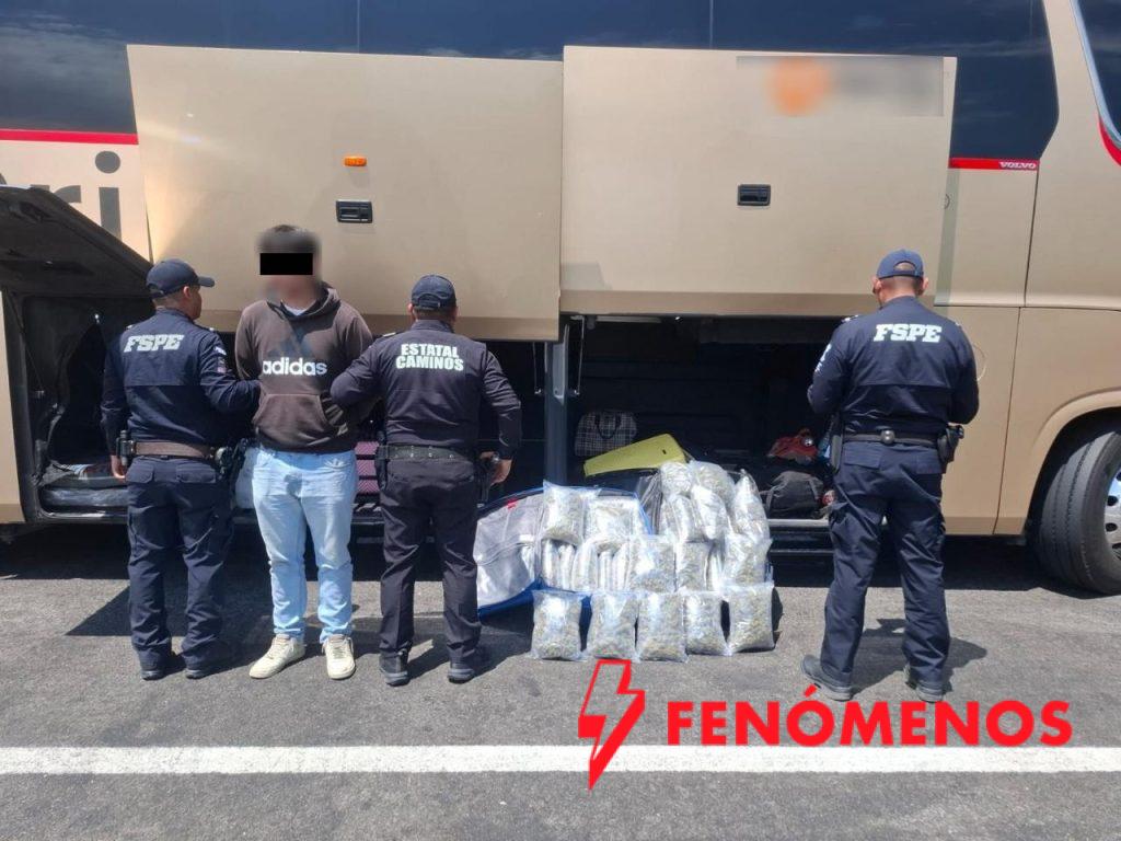 Aseguran más de 23 mil dosis de droga en autobús y detienen a un hombre en la carretera Morelia–Valtierrilla