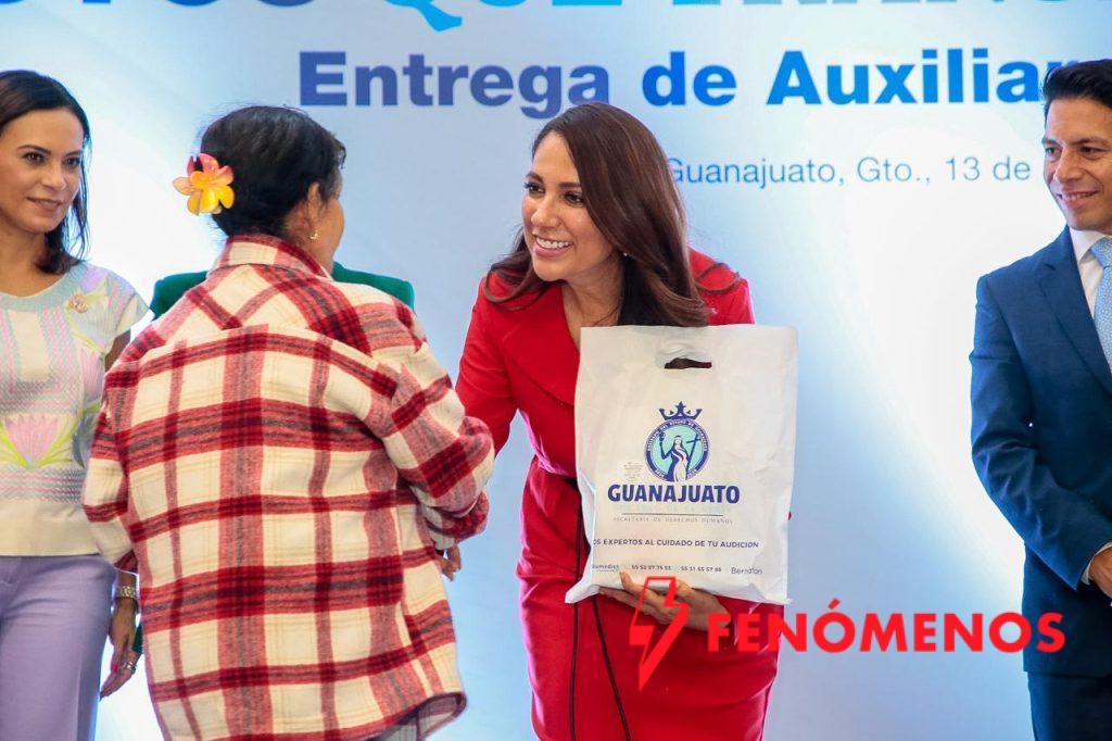 Entrega Gobernadora aparatos auditivos del programa Oír Bien