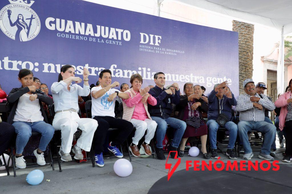 Lleva DIF Estatal programas y servicios a habitantes de Ocampo para fortalecer a las familias.