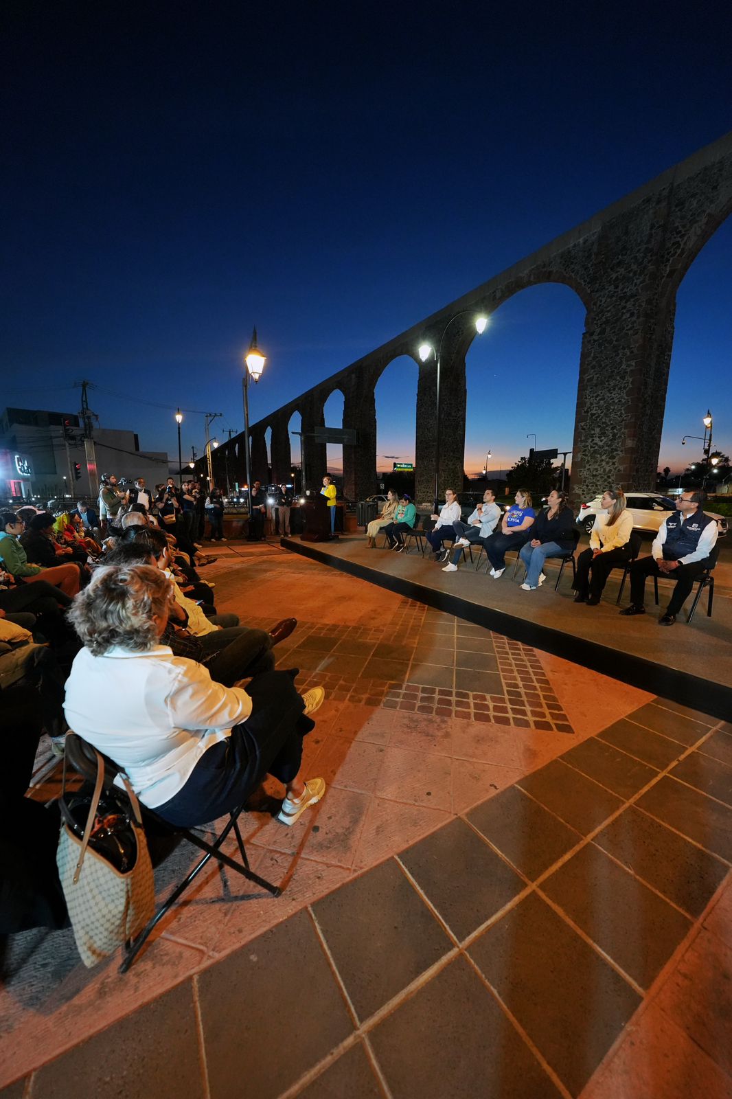 WhatsApp Image 2026-04-07 at 11.14.15 AM (4) Imagen de Encabeza Felifer Macías encendido de los Arcos por la concientización del autismo 8