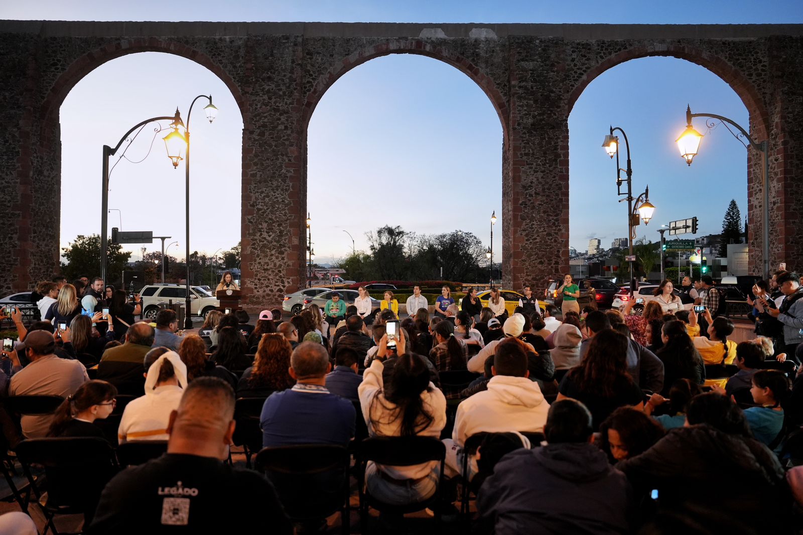 WhatsApp Image 2026-04-07 at 11.14.15 AM Imagen de Encabeza Felifer Macías encendido de los Arcos por la concientización del autismo 10