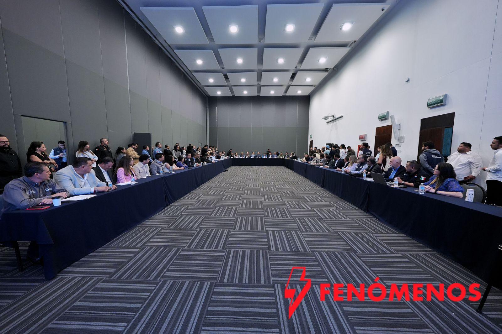 Firma Felifer Macías Convenio de Regularización de Negociaciones Comerciales