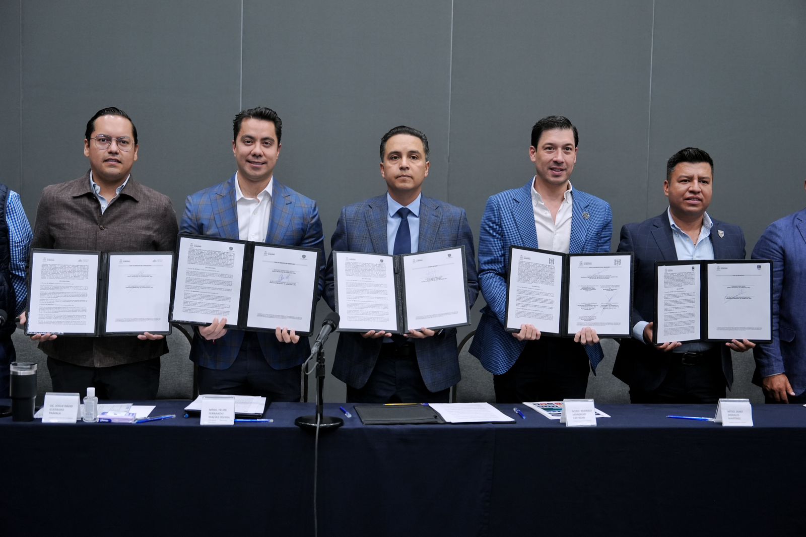 Imagen de Firma Felifer Macías Convenio de Regularización de Negociaciones Comerciales 9