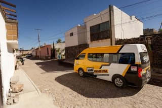 Imagen de Ofrece Felifer Macías transporte gratuito al Festival de Comunidades Extranjeras edición pambolera 21