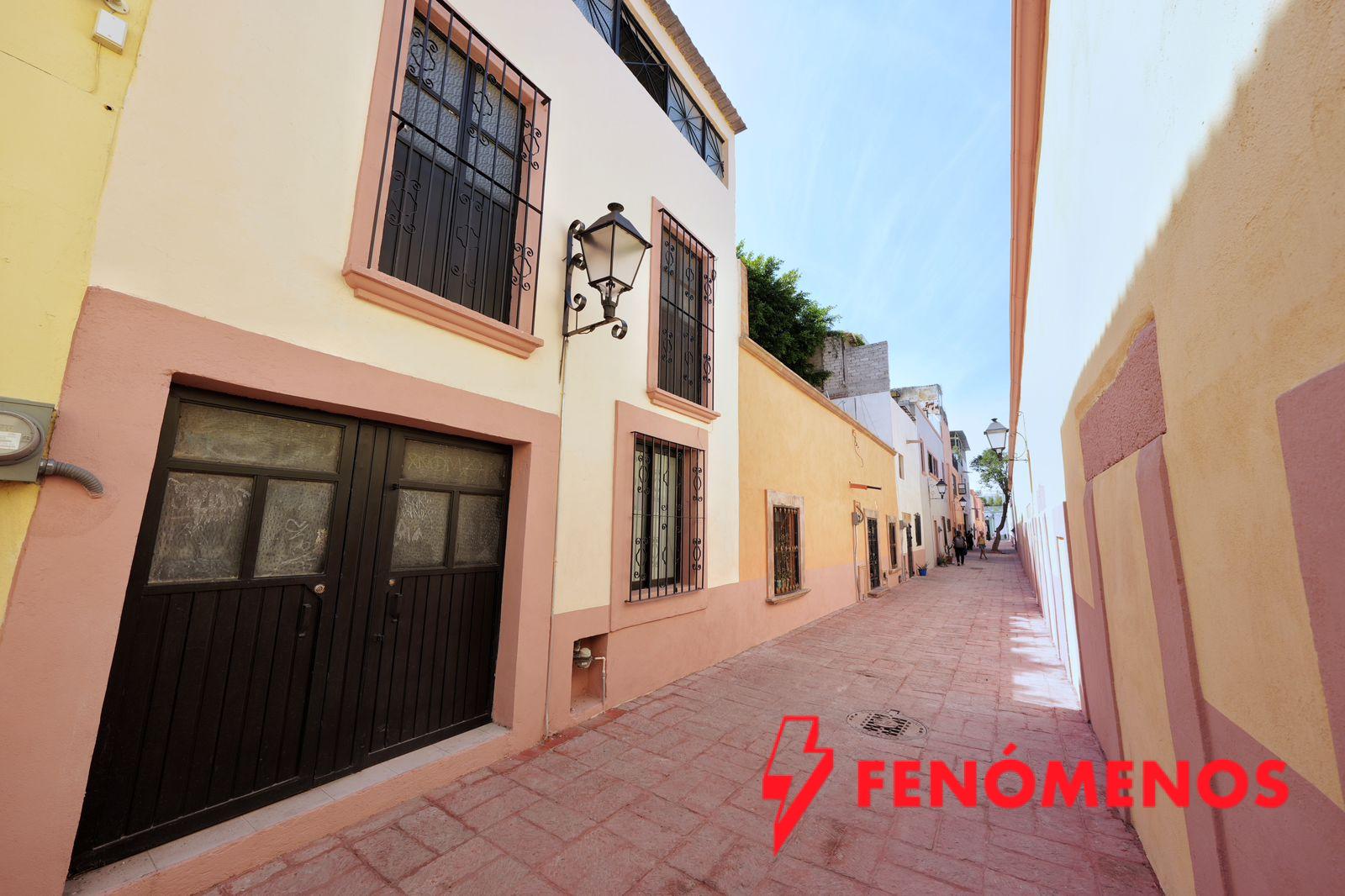 Entrega Felifer Macías rehabilitación del Andador Jesús García en el Centro Histórico