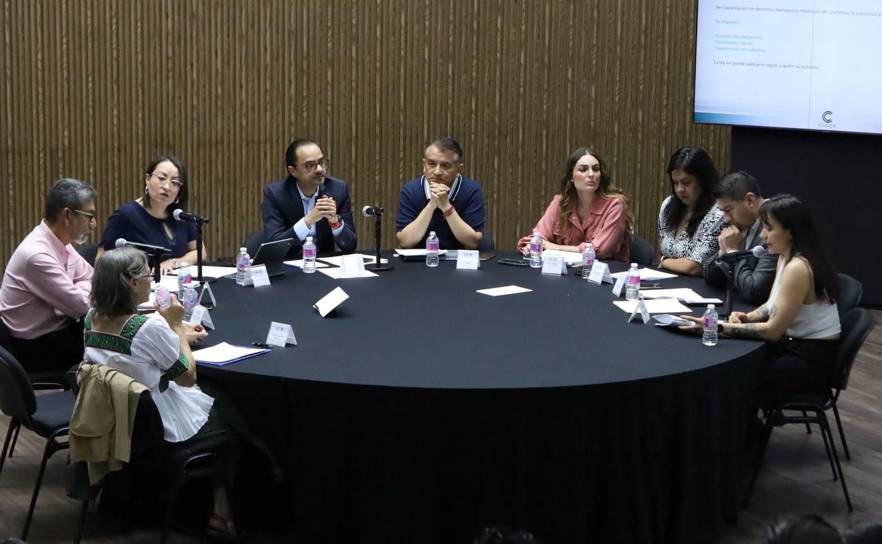 Imagen de Acuerda Municipio de Querétaro creación de comisión para ordenar y dignificar el comercio artesanal en el Centro Histórico 11