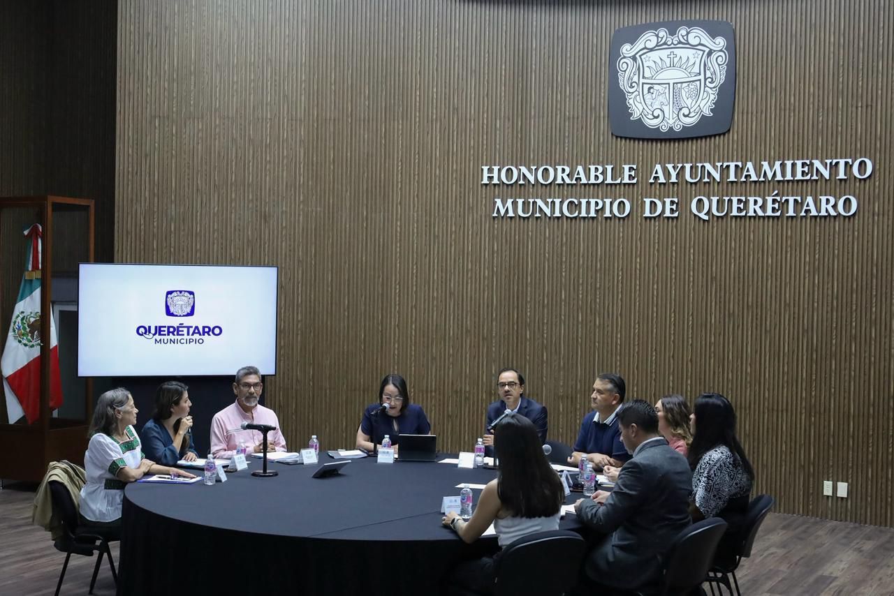Imagen de Acuerda Municipio de Querétaro creación de comisión para ordenar y dignificar el comercio artesanal en el Centro Histórico 12