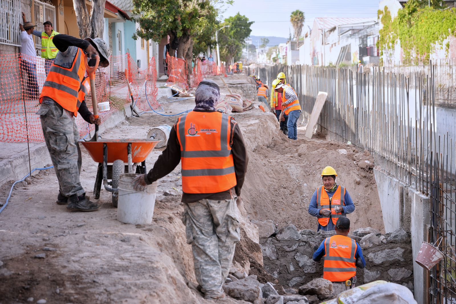 Imagen de “Vamos avanzando en tiempo y en forma”: Felifer Macías destaca que obra en Peñuelas ya muestra resultados en temporada de lluvias 12