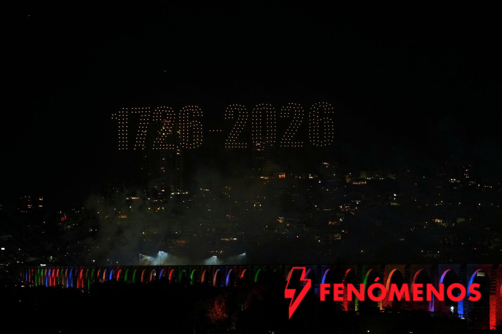 Asiste Felifer Macías al Aniversario 300 de los Arcos de Querétaro