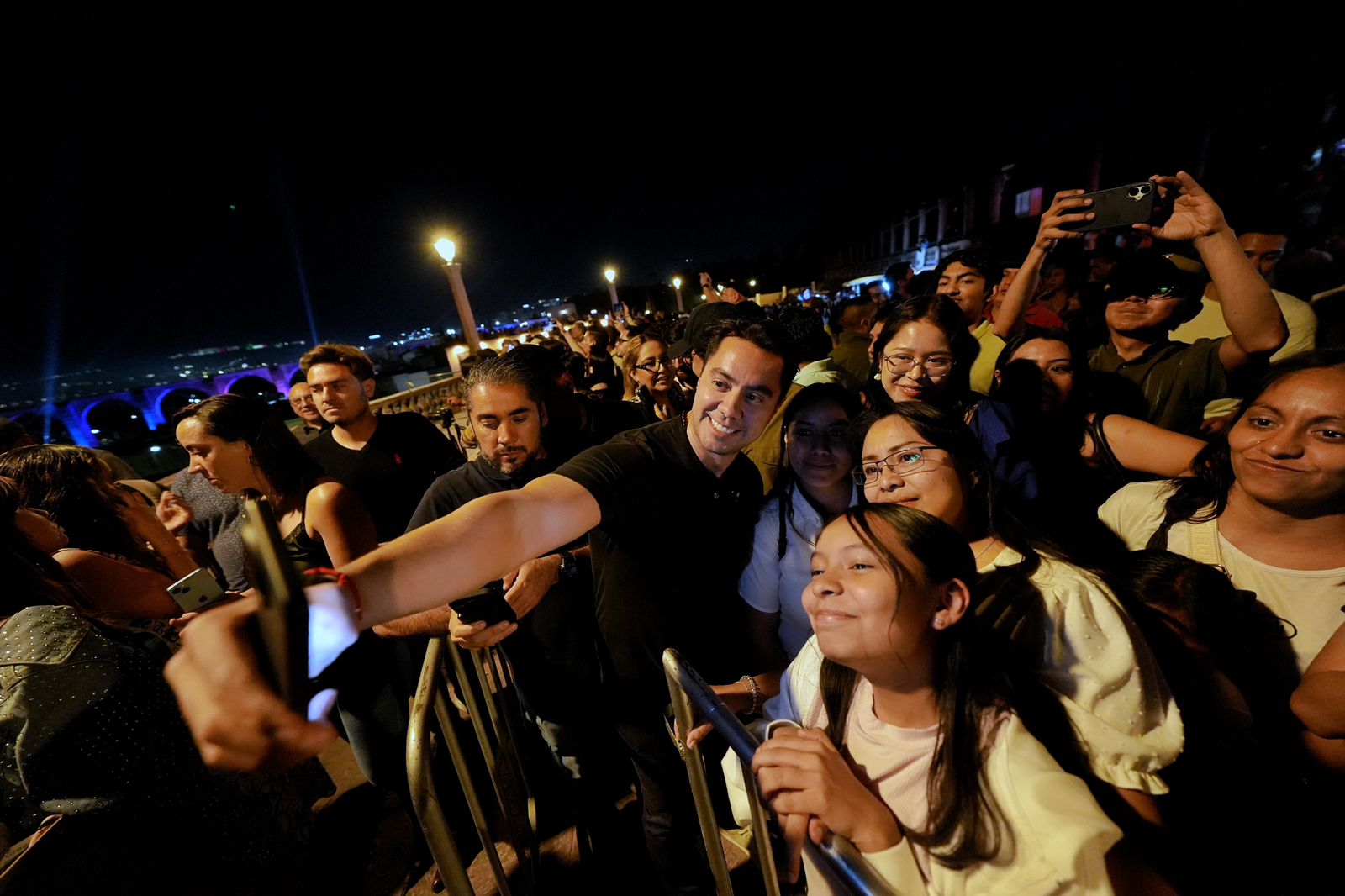 Imagen de Asiste Felifer Macías al Aniversario 300 de los Arcos de Querétaro 5