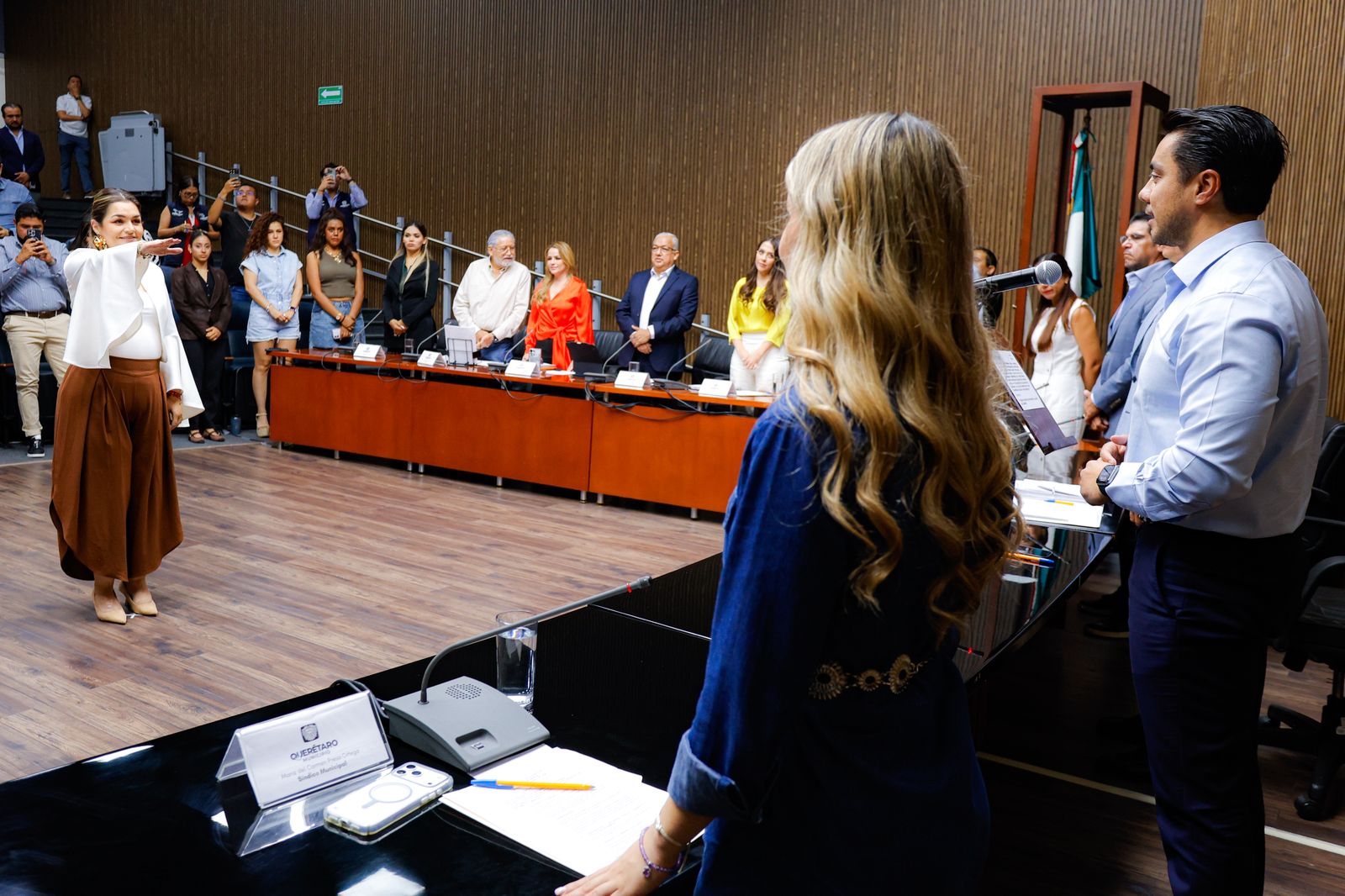 Imagen de Nombra Ayuntamiento de Querétaro a directora del Registro Civil y aprueba programa Aplicación Móvil Qro. 911 3