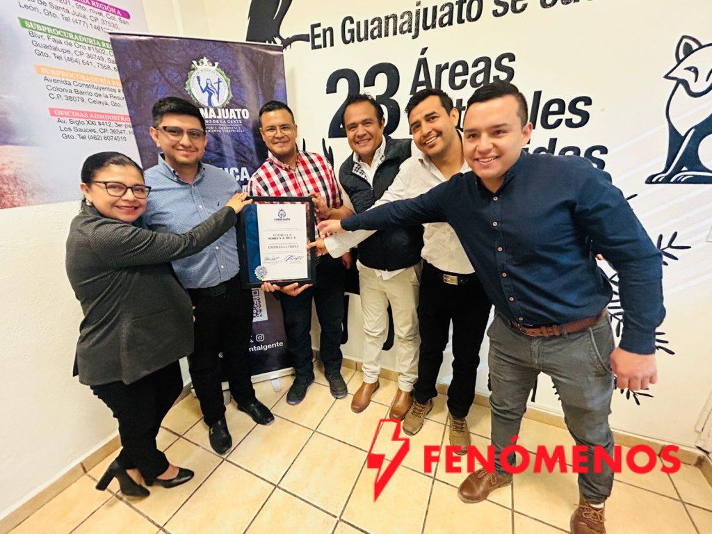 Procuraduría Ambiental entrega certificados de empresa limpia