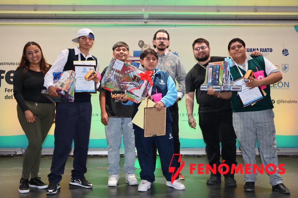 De las aulas a la FENAL 2026: estudiantes demuestran habilidades en léxico y expresión oral.