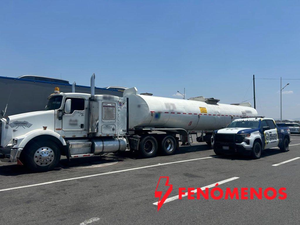 Operativo Blindaje Guanajuato: aseguran tractocamión con 42 mil litros de hidrocarburo y detienen a una persona en la carretera Salamanca- Morelia
