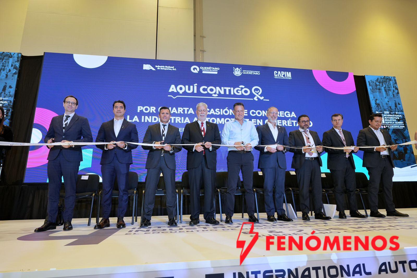 Acompaña Felifer Macías al gobernador durante el International Automotive Industry Supply Summit