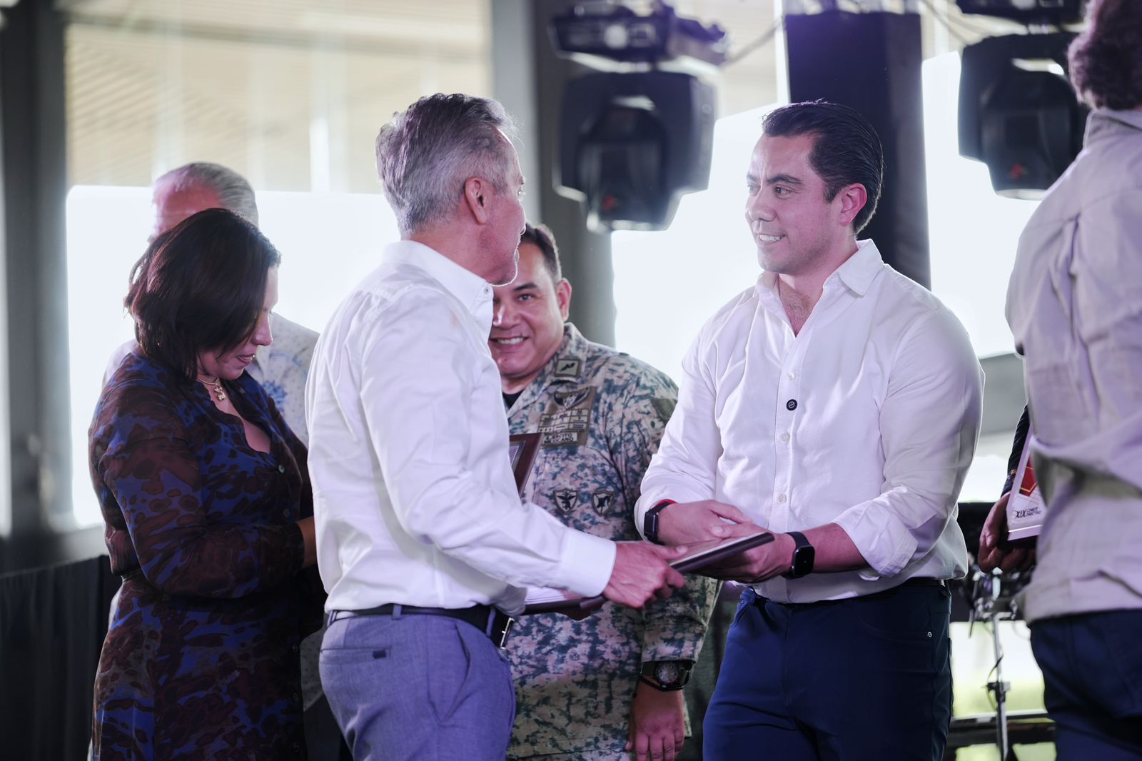 Imagen de Reconoce Felifer Macías aportación de la industria de la construcción al desarrollo de Querétaro 3