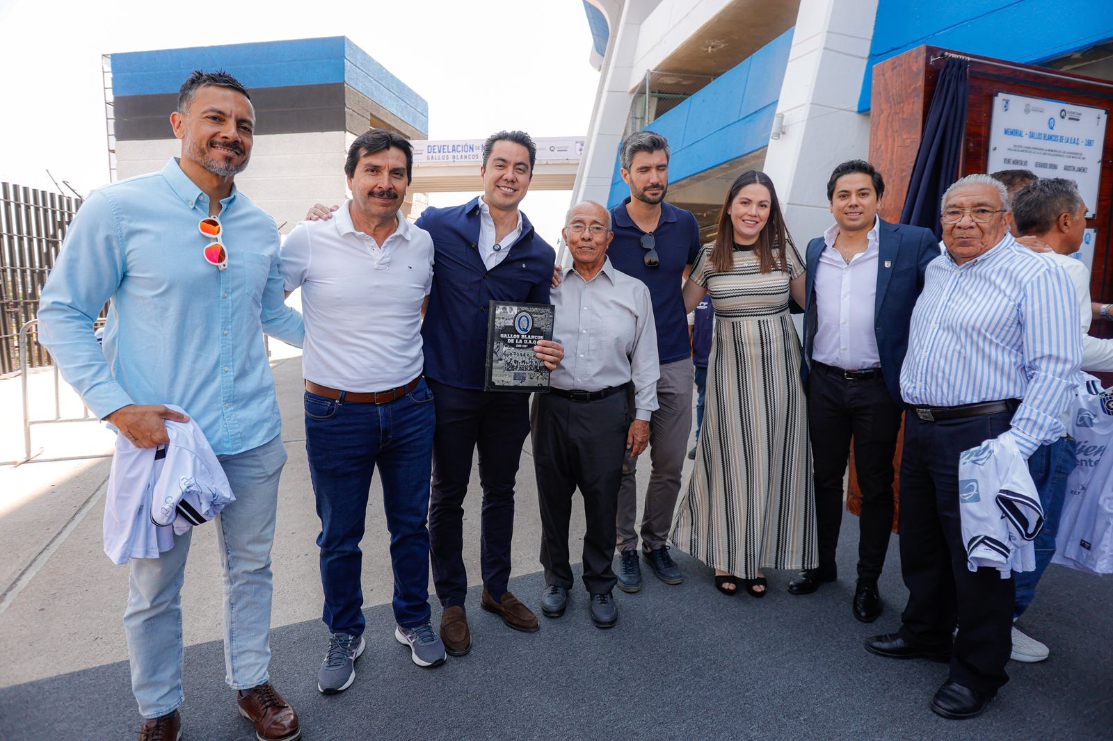Imagen de Encabeza Felifer Macías develación del Memorial Gallos Blancos de 1987 12