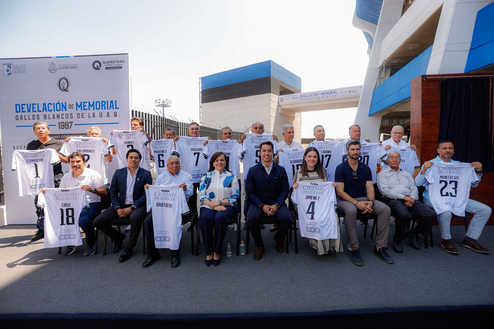 Imagen de Encabeza Felifer Macías develación del Memorial Gallos Blancos de 1987 14