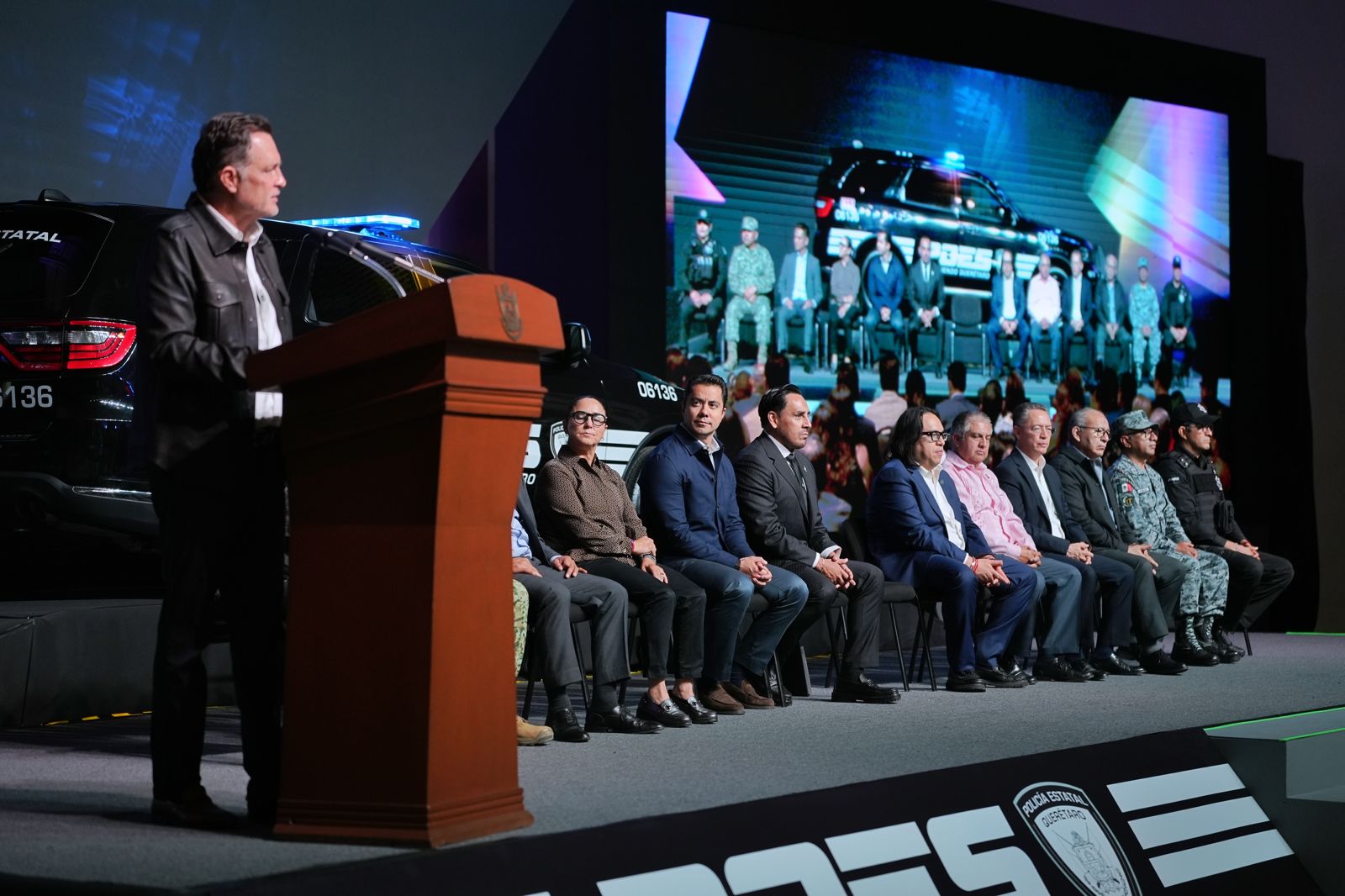 Imagen de Acompaña Felifer Macías entrega de nuevas patrullas para fortalecer la seguridad en Querétaro 3