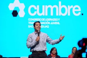 Imagen de Reconoce Felifer Macías el talento y liderazgo de jóvenes de la UAQ 2