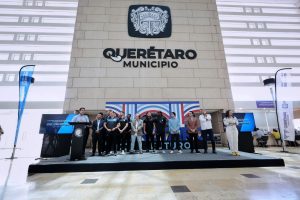 Imagen de Realiza Felifer Macías encuentro con el equipo profesional de fútbol americano Gallos Negros 12