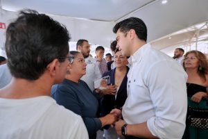 Imagen de Refrenda Felifer Macías su respaldo al comercio establecido 6