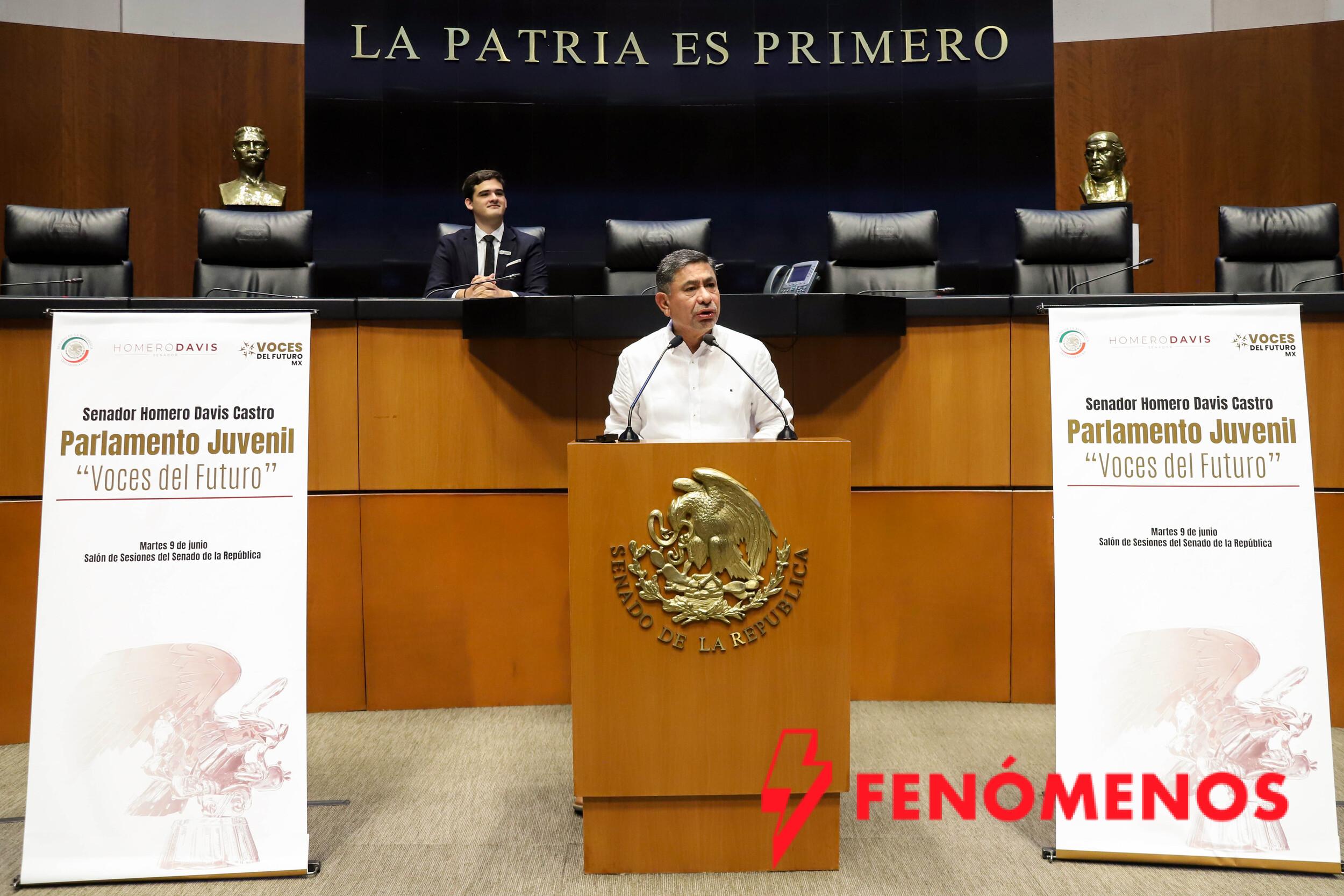Inaugura Homero Davis Parlamento Juvenil con la participación de 135 estudiantes de las 32 entidades federativas