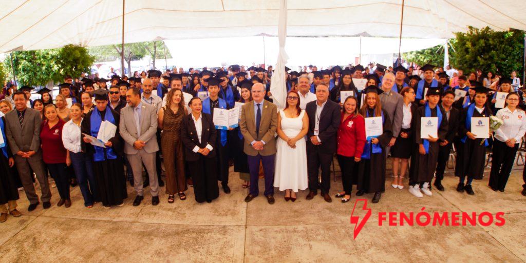 Egresa primera generación de Prepa Pro-CECATI