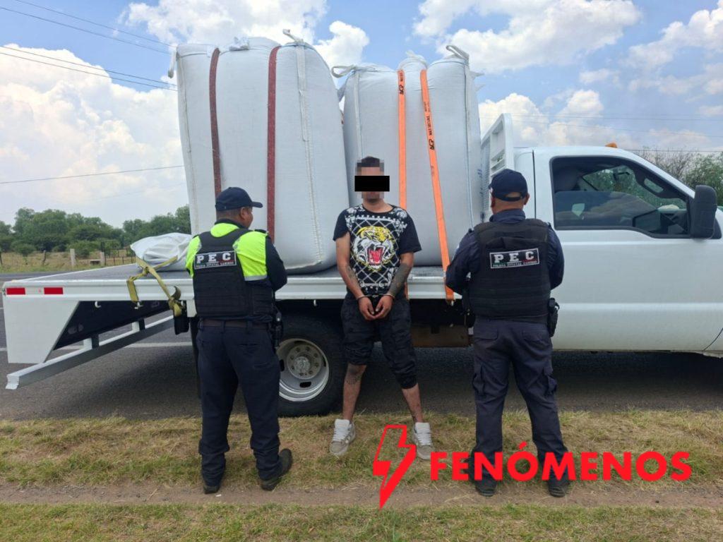 Asegura PEC vehículo con reporte de robo y más de dos toneladas de plástico en Dolores Hidalgo