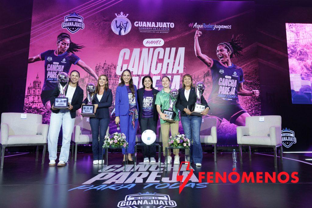Promueve Gobierno de la Gente igualdad en el futbol y en la vida con el panel Cancha Pareja para Todas