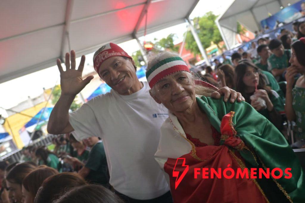 Gritan goool familias guanajuatenses en Fiesta México por el evento más grande del futbol y la victoria de la selección 2-0 ante Sudáfrica
