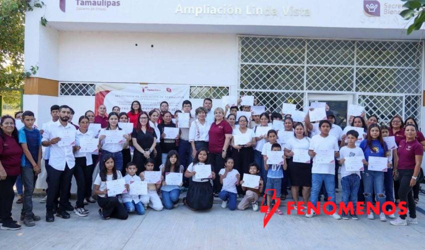 Se gradúan estudiantes del CEDEX en Victoria