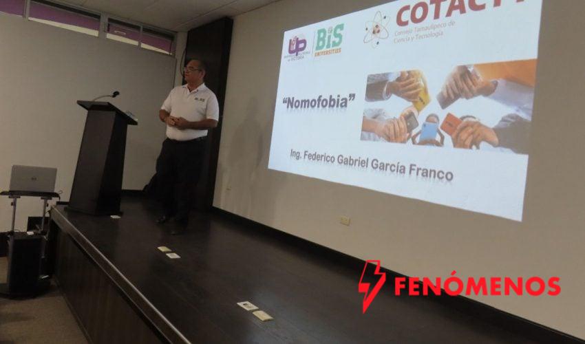 Atienden estudiantes de la UPV conferencia sobre adicción al celular