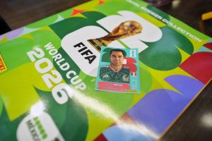 Imagen de Asiste Felifer Macías al intercambio de estampas de la Copa del Mundo 2026 5