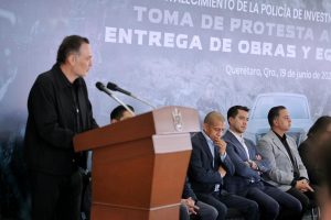 Imagen de Asiste Felifer Macías a la toma de protesta, entrega de obras y equipamiento para el fortalecimiento de la Policía de Investigación del Delito 12