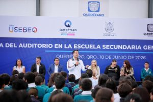 Imagen de Encabezan Felifer Macías y Mauricio Kuri la entrega del Auditorio en la Escuela Secundaria General No. 4 “Benito Juárez” 24