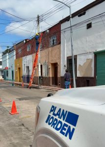 Imagen de Continua el retiro de cableado en desuso de las principales avenidas de la capital 5