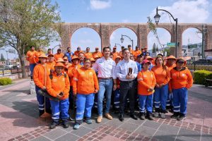 Imagen de Este premio nos llena de orgullo y nos compromete a seguir haciendo las cosas bien: Felifer Macías 3