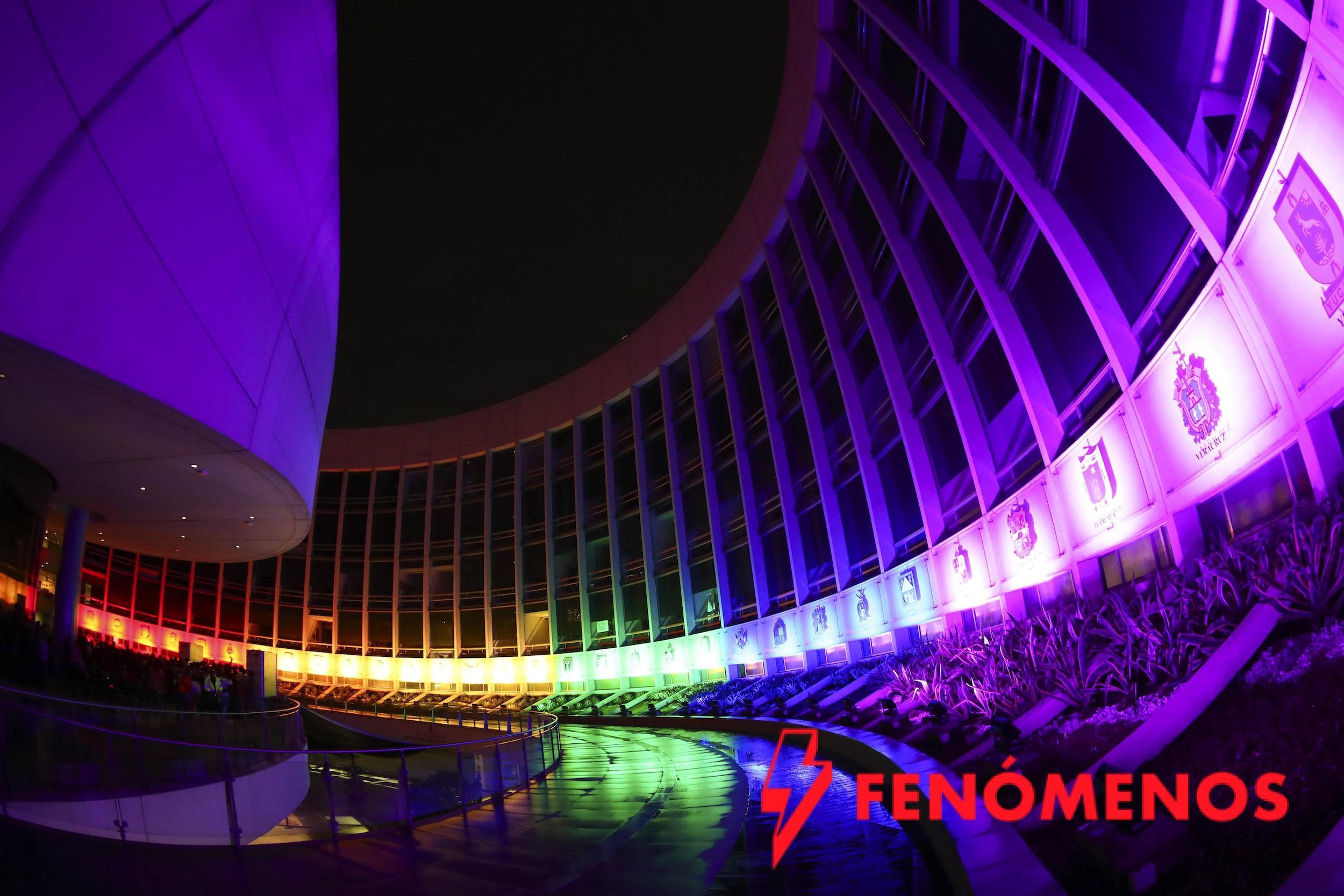 Iluminan el Senado de la República con motivo del Día Internacional del Orgullo LGBTTTIQA+