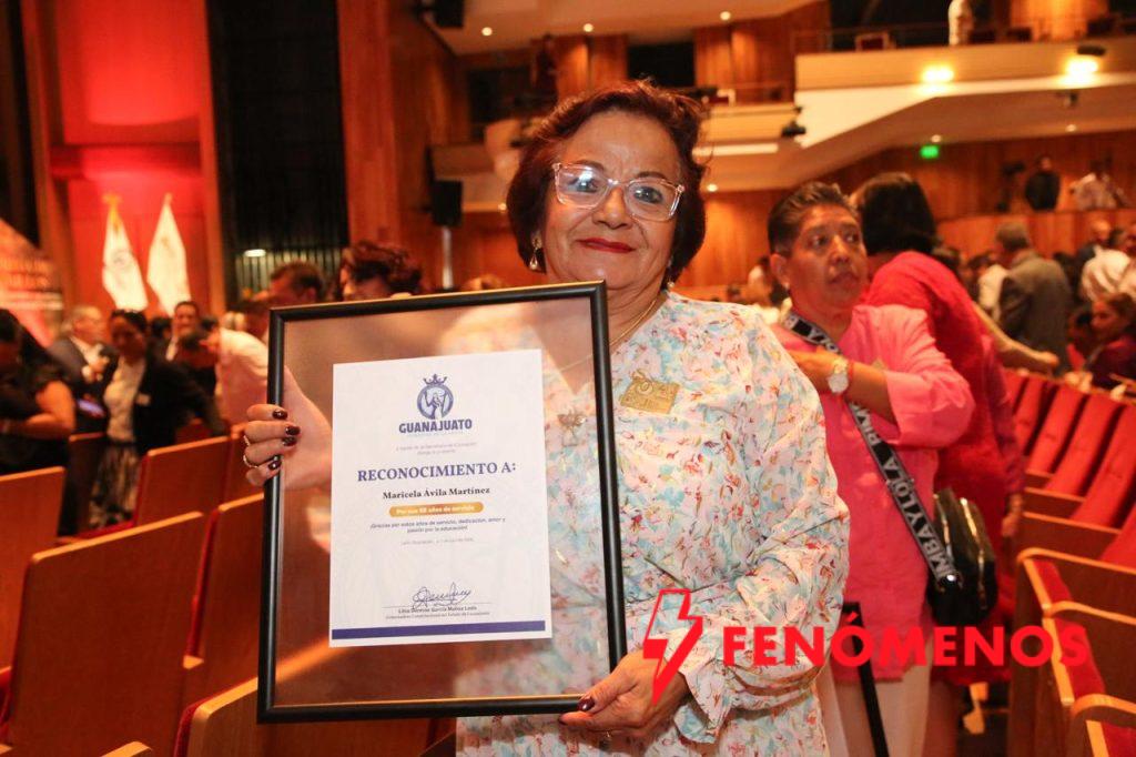 Entregan reconocimientos a la trayectoria de 30 a 50 años de Personal Docente, de Apoyo y Asistencia a la Educación