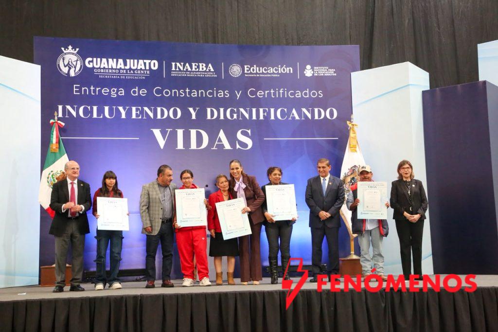Entregan 1 mil 025 Constancias y Certificados del INAEBA